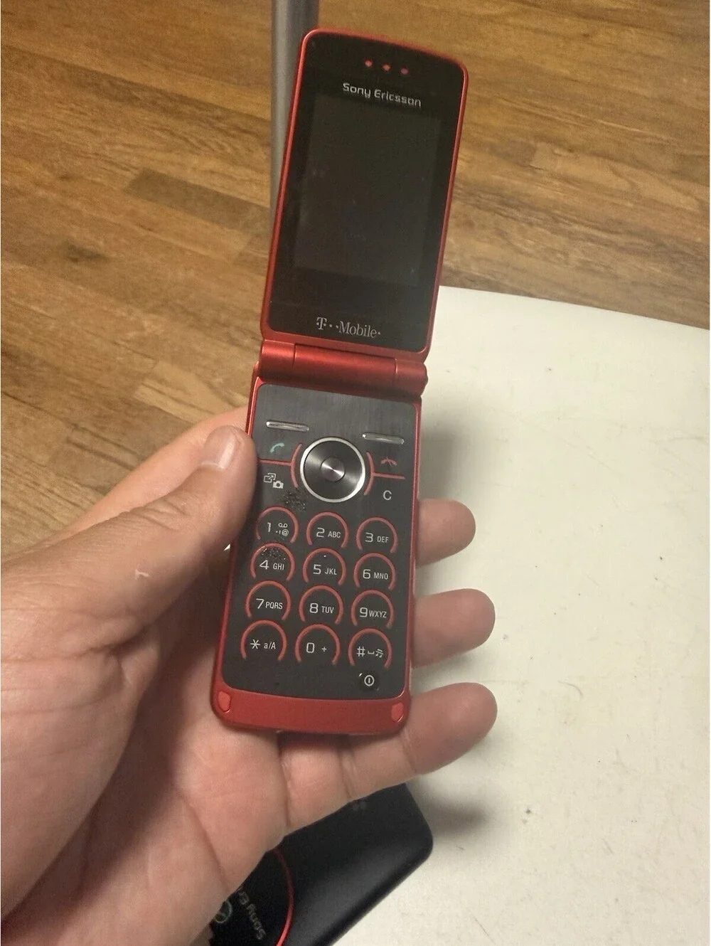 Sony Ericsson TM506 - Red ( T-Mobile ) Flip Phone ( Not Working ) No Power